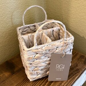 NWT RGI Home Tabletop WhiteWashed Water Hyacinth Basket w/4 Compartments